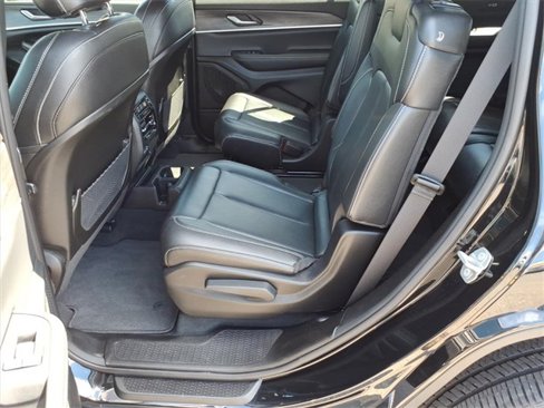 Used 2024 Jeep Grand Cherokee L Limited image 12