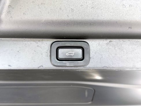 Used 2023 Land Rover Range Rover SE image 12