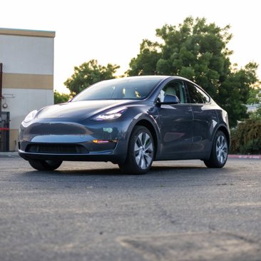Used 2023 Tesla Model Y Long Range image 3