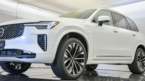 New 2025 Volvo XC90 T8 Plus w/ Protection Package Premier image 10