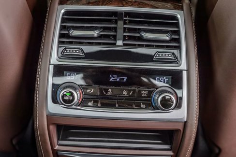 Used 2021 BMW 740i xDrive w/ M Sport Package image 44