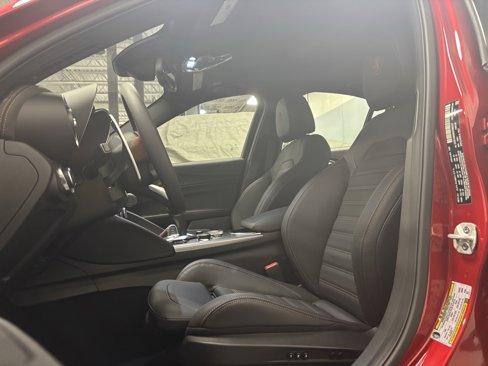 New 2025 Alfa Romeo Giulia AWD w/ Driving Assist Package image 3