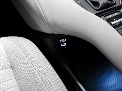 Certified 2024 Honda HR-V LX image 35