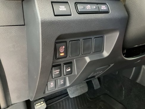 Used 2024 Nissan Frontier PRO-4X w/ Technology Package image 8