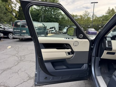 Used 2019 Land Rover Range Rover HSE image 15