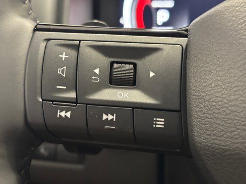 Used 2025 Nissan Rogue SL w/ SL Premium Package image 44