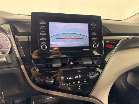 Used 2022 Toyota Camry LE image 19