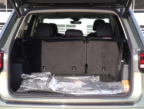 New 2025 Volkswagen Atlas Peak Edition SE image 7