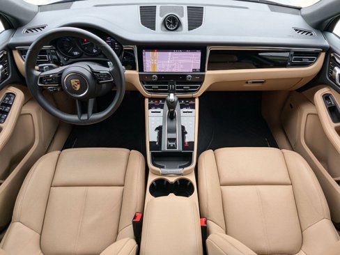 Certified 2025 Porsche Macan image 22