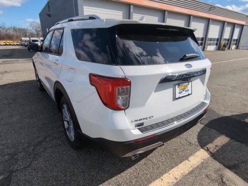 Certified 2022 Ford Explorer Limited w/ Equipment Group 301A image 5