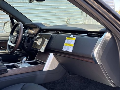 New 2025 Land Rover Range Rover SE image 10