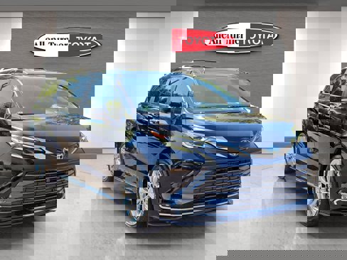 Used 2024 Toyota Sienna Platinum image 1