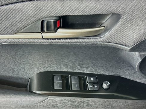 Used 2025 Toyota Camry SE image 17