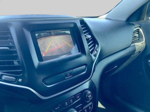 Used 2019 Jeep Cherokee Latitude w/ Popular Appearance Group image 14