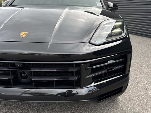 Certified 2024 Porsche Cayenne Coupe image 11