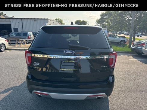 Used 2017 Ford Explorer XLT image 4