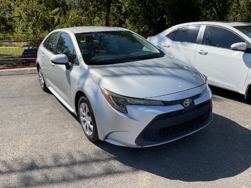 Used 2021 Toyota Corolla LE image 3