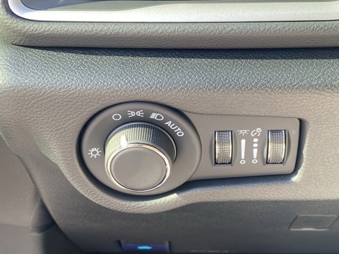 New 2026 Chrysler Voyager LX image 26