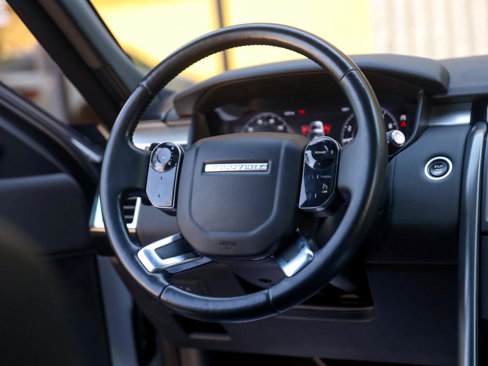 Used 2020 Land Rover Discovery Landmark image 54
