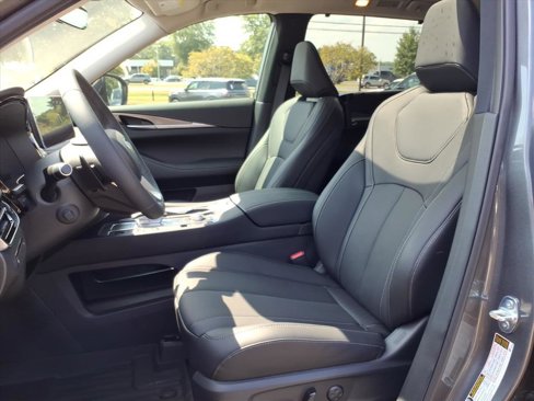 New 2026 INFINITI QX60 Luxe w/ Family Package image 4