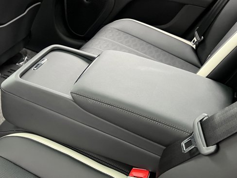 New 2025 Bentley Flying Spur Plug-In Hybrid image 49
