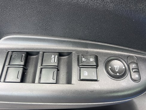 Used 2018 Honda Fit EX image 25