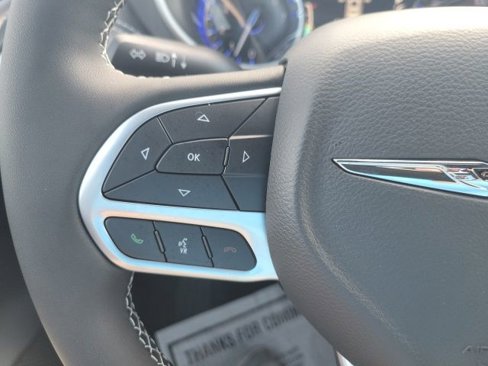 New 2026 Chrysler Pacifica Select image 11