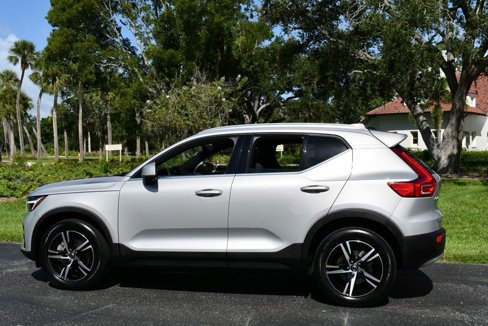 Used 2025 Volvo XC40 B5 Core image 4