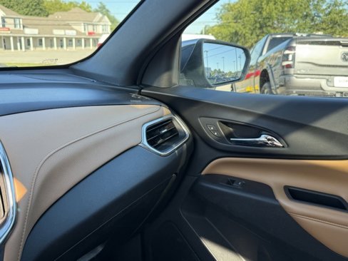 Used 2018 Chevrolet Equinox Premier image 23