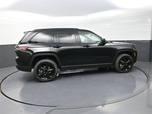 New 2025 Jeep Grand Cherokee Limited w/ Black Appearance Package image 8