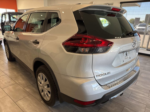 Used 2018 Nissan Rogue S image 11