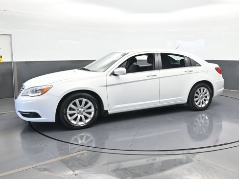 Used 2013 Chrysler 200 Touring image 2