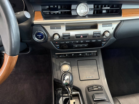 Used 2014 Lexus ES 300h image 24