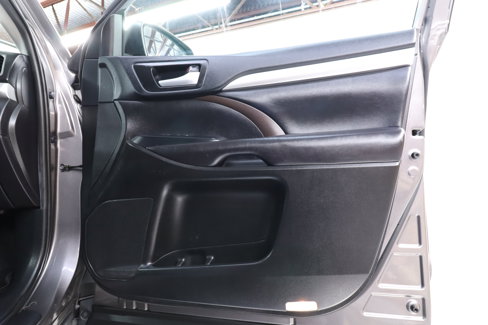 Used 2019 Toyota Highlander AWD V6 image 23