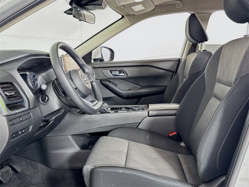 Used 2024 Nissan Rogue SV image 11