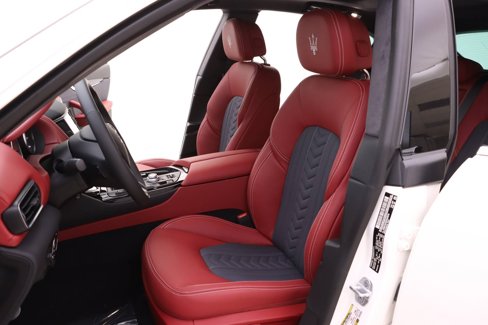 New 2023 Maserati Levante GT image 6