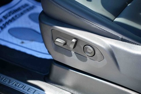 Used 2025 Chevrolet Suburban Z71 image 35