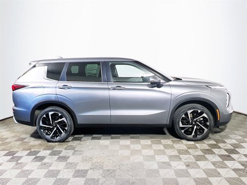 Used 2024 Mitsubishi Outlander SE image 9