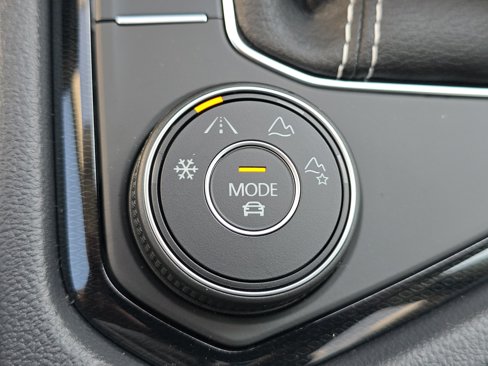 New 2025 Volkswagen Taos SE image 24