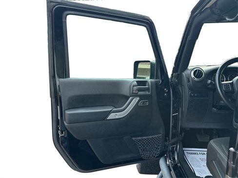 Used 2017 Jeep Wrangler Unlimited Rubicon w/ Connectivity Group image 24