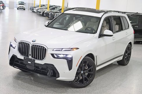 Used 2025 BMW X7 xDrive40i w/ M Sport Package image 6