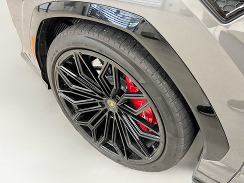Used 2025 Lamborghini Urus SE image 30