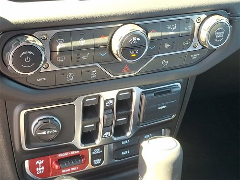 New 2025 Jeep Wrangler Unlimited Rubicon w/ Technology Group image 8