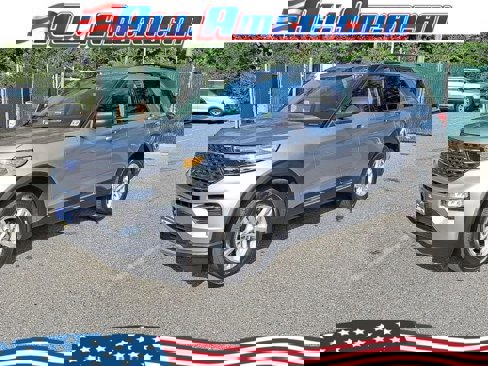 Certified 2022 Ford Explorer XLT w/ Equipment Group 202A image 1