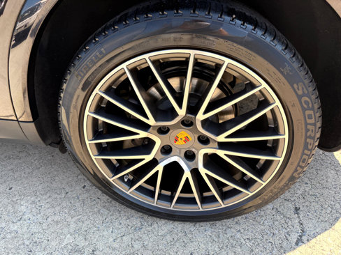 Used 2019 Porsche Cayenne image 15