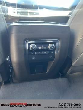 Used 2022 GMC Yukon SLT w/ SLT Premium Package image 17