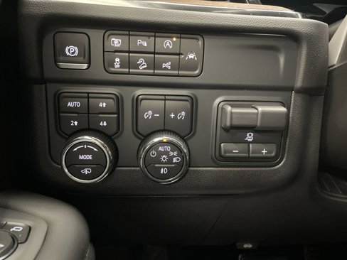 New 2025 Chevrolet Suburban High Country image 27