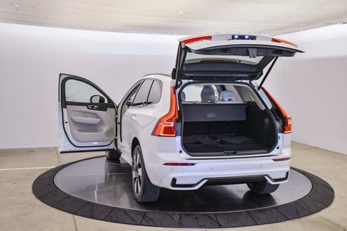 Certified 2025 Volvo XC60 T8 Plus w/ Protection Package Premier image 24