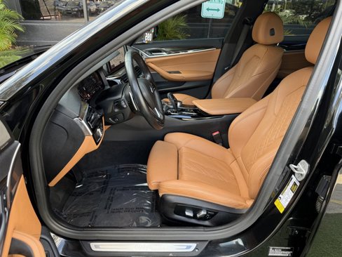 Used 2021 BMW 540i w/ Premium Package image 9