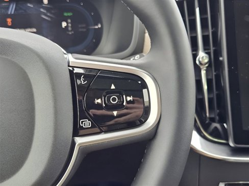 Used 2025 Volvo XC90 T8 Plus w/ Protection Package Premier image 23